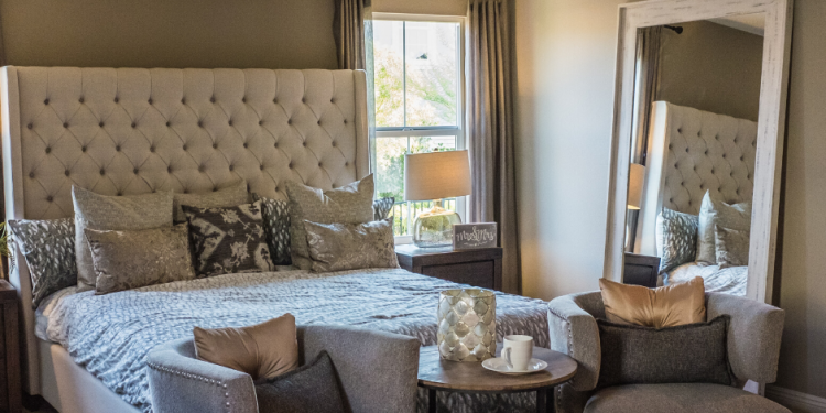 Trends in home decor: Transforming bedrooms into workspaces