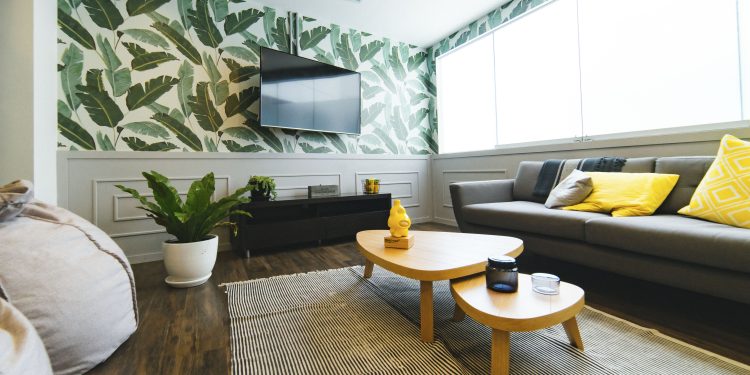 Embrace Mid-Century Style with a Bold Wallpaper and Coffee Table Combo